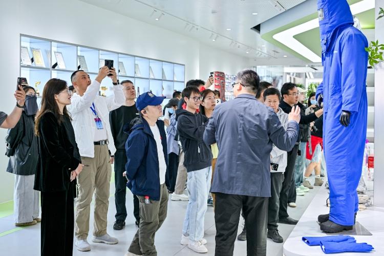 万千气象看山东丨网络名人走进临沂：触摸“商贸名城、物流之都”的新质生产力(图2)
