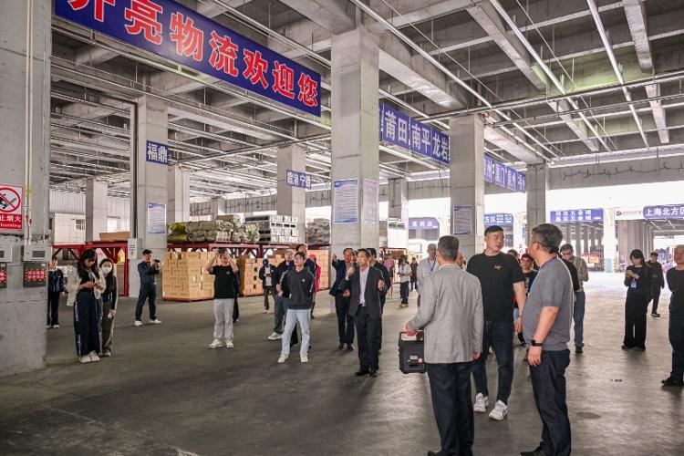 万千气象看山东丨网络名人走进临沂：触摸“商贸名城、物流之都”的新质生产力(图4)
