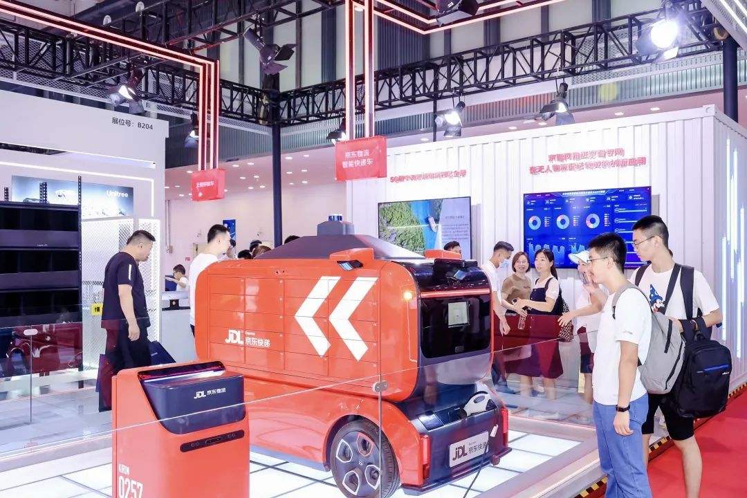 京东物流在2023世界机器人大会展台重点展示了四款机器人(图2)