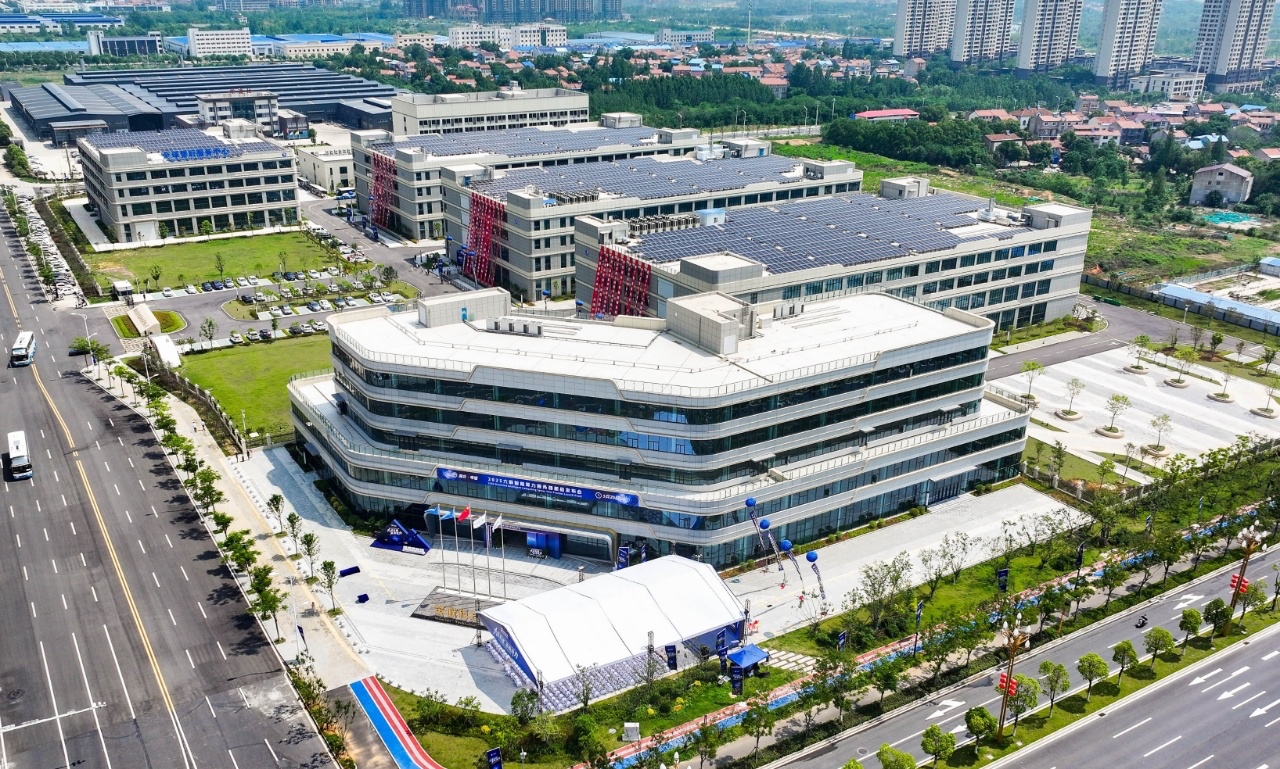 六联智能算力服务器生产基地在孝感揭牌全面导入工业40标准(图1)