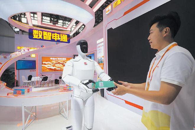 服贸会人形机器人有望服务快递“最后一公里”