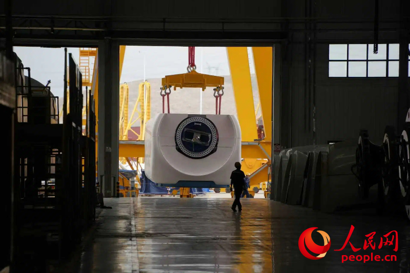 行进中国·高质量发展看内蒙古｜风吹草低遇见“蓝海”(图2)