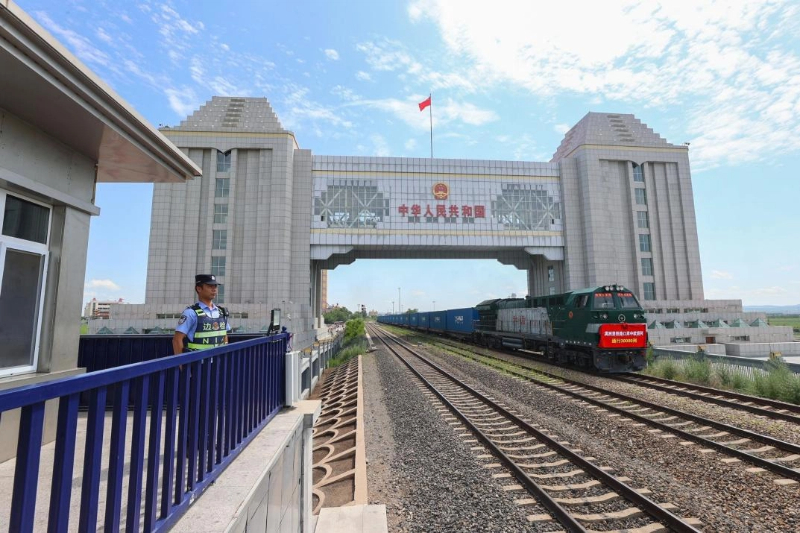 行进中国·高质量发展看内蒙古｜风吹草低遇见“蓝海”(图6)